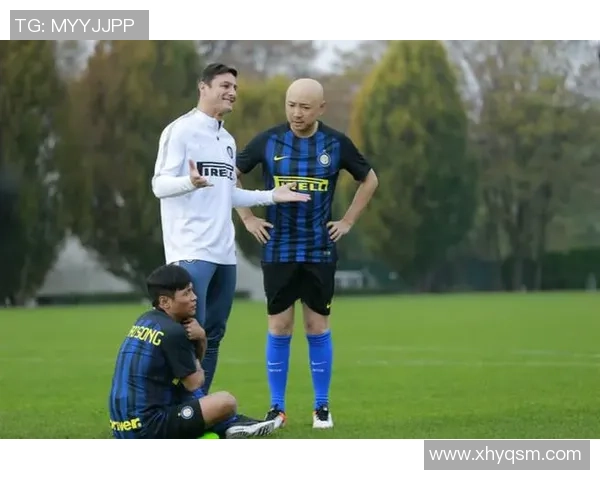 香港足球明星在贵州街头畅游体验当地文化与美食之旅